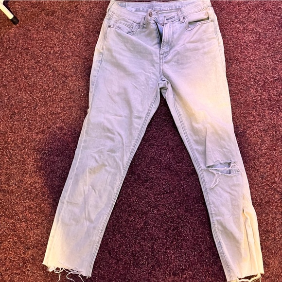 American Eagle Ripped Mom Jeans Light Wash NWOT - Picture 1 of 6